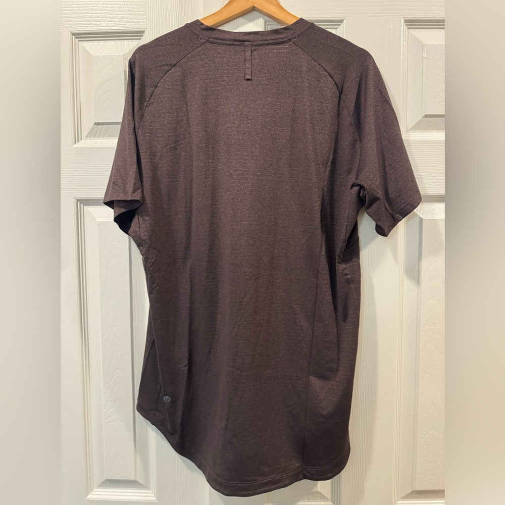 Lululemon License to Train Short-Sleeve Shirt - Large